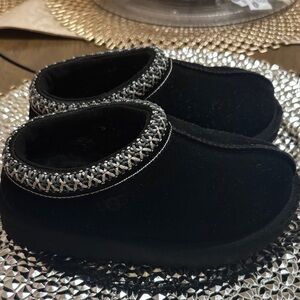 UGG Black Tasman’s Kids